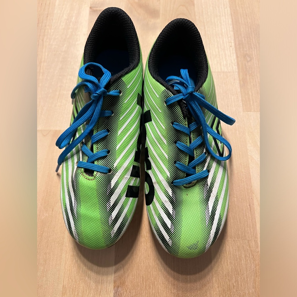 Umbro soccer cleats size 13